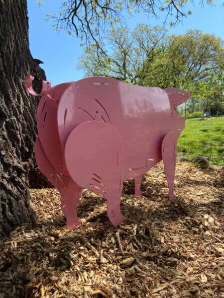 art metal made in shape of pig
